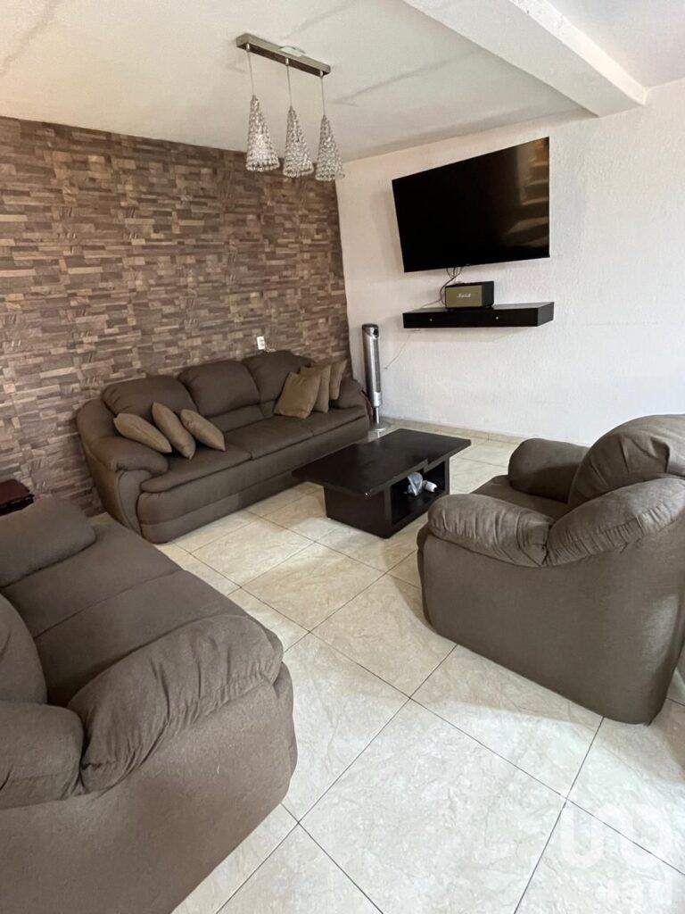 Vivienda de 3 casas en venta sobre la 16 de Septiembre