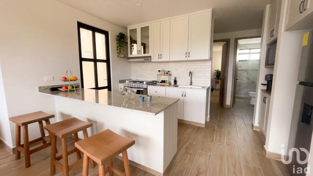 Departamento en planta baja con jardín privado y acabados de lujo cerca de Morrillotla