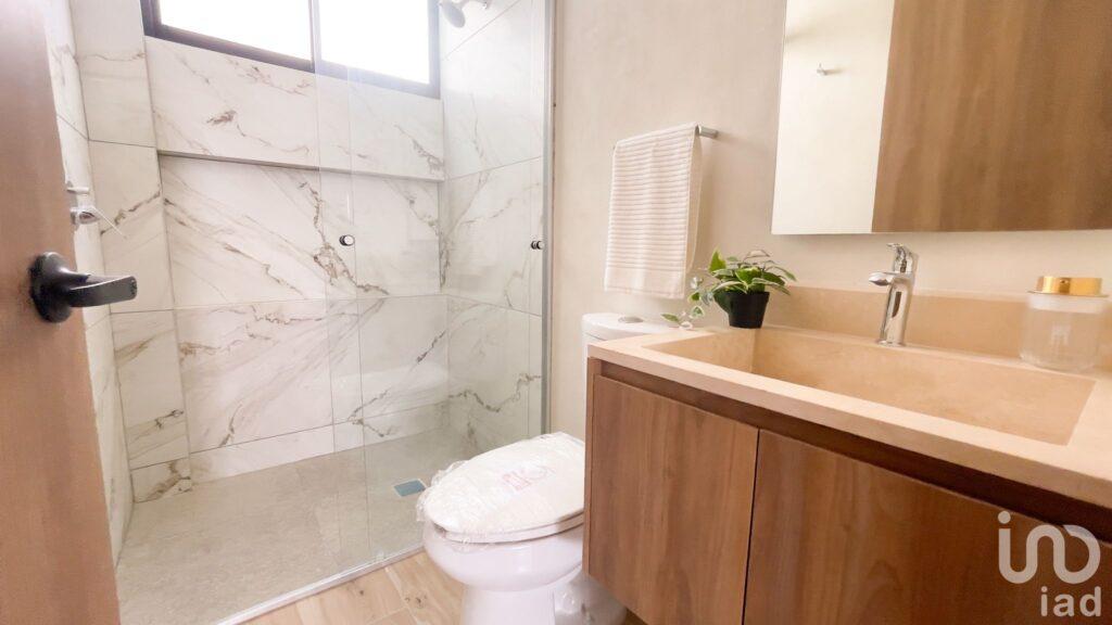 Departamento en planta baja con jardín privado y acabados de lujo cerca de Morrillotla