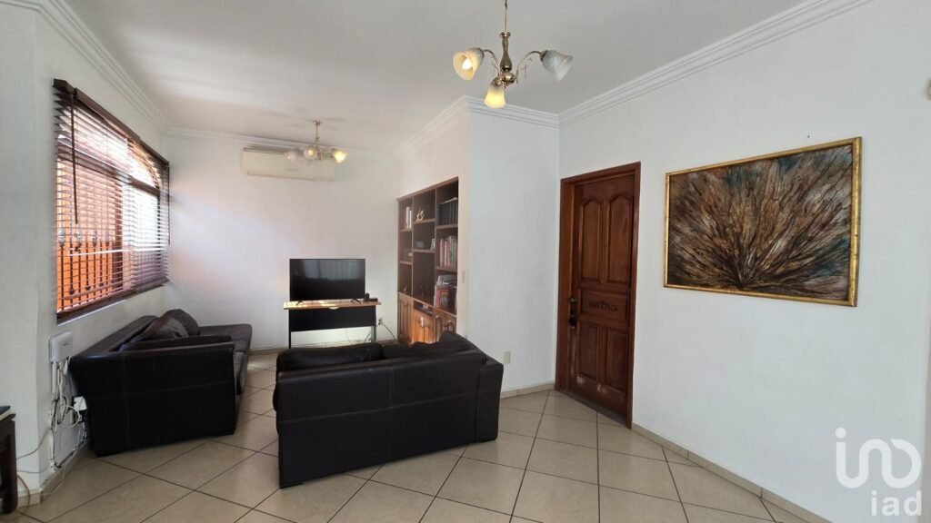 CASA EN ZONA DORADA FRACCIONAMIENTO, PROVINCIAS DEL CANADÁ EN CUERNAVACA. (ESTÁ A LA VENTA)