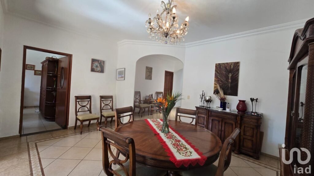 CASA EN ZONA DORADA FRACCIONAMIENTO, PROVINCIAS DEL CANADÁ EN CUERNAVACA. (ESTÁ A LA VENTA)