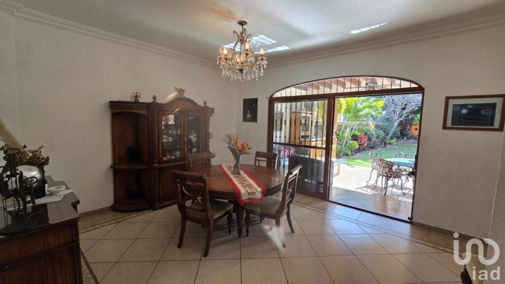 CASA EN ZONA DORADA FRACCIONAMIENTO, PROVINCIAS DEL CANADÁ EN CUERNAVACA. (ESTÁ A LA VENTA)