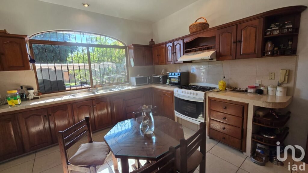 CASA EN ZONA DORADA FRACCIONAMIENTO, PROVINCIAS DEL CANADÁ EN CUERNAVACA. (ESTÁ A LA VENTA)