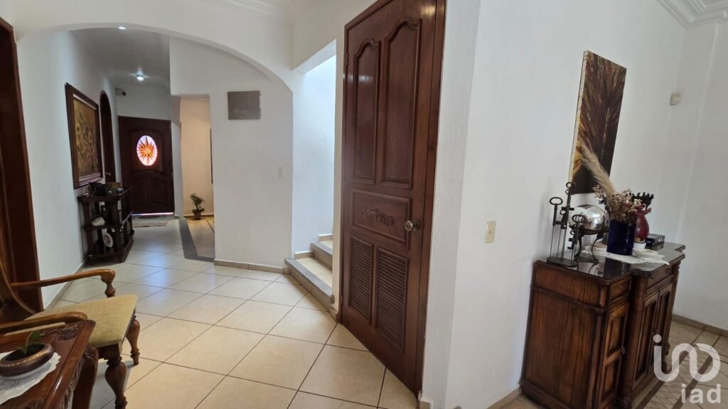 CASA EN ZONA DORADA FRACCIONAMIENTO, PROVINCIAS DEL CANADÁ EN CUERNAVACA. (ESTÁ A LA VENTA)