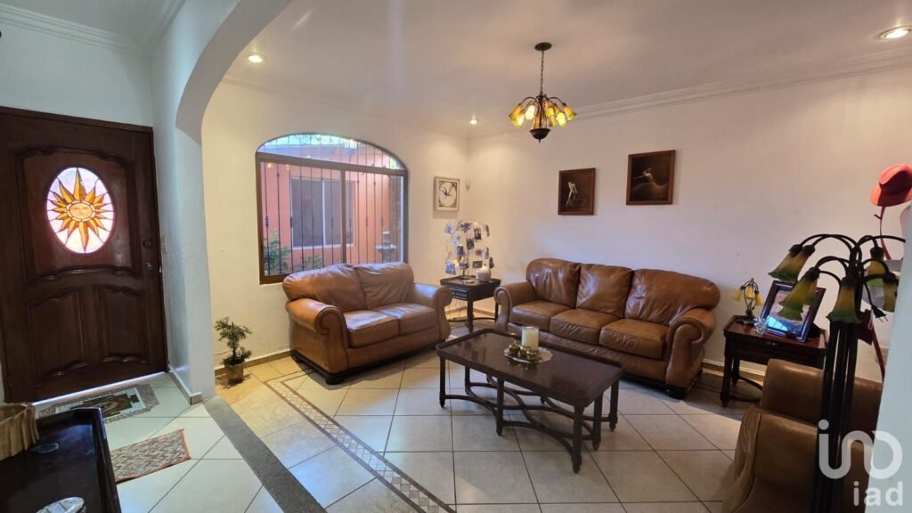 CASA EN ZONA DORADA FRACCIONAMIENTO, PROVINCIAS DEL CANADÁ EN CUERNAVACA. (ESTÁ A LA VENTA)