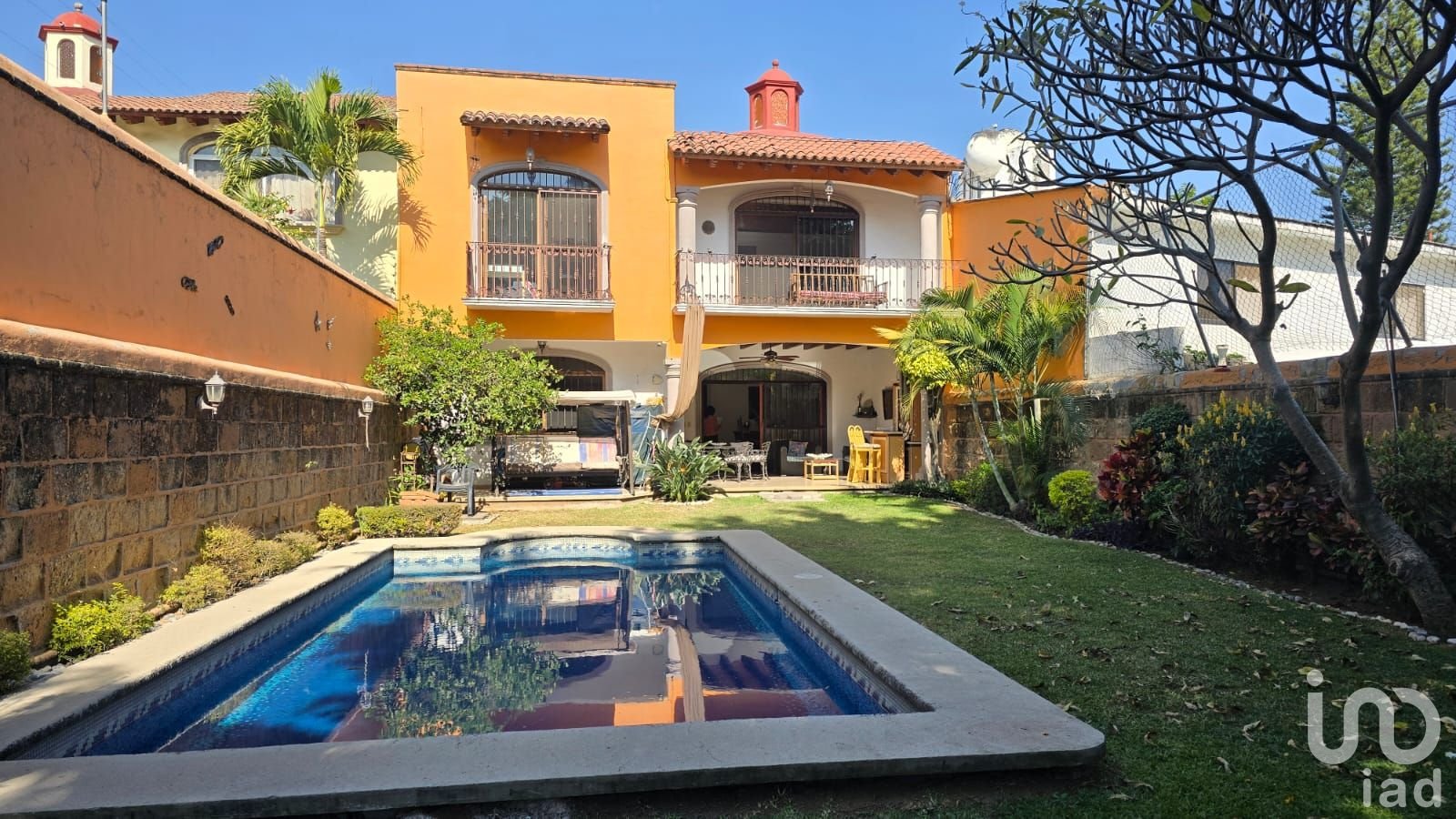 CASA EN ZONA DORADA FRACCIONAMIENTO, PROVINCIAS DEL CANADÁ EN CUERNAVACA. (ESTÁ A LA VENTA)