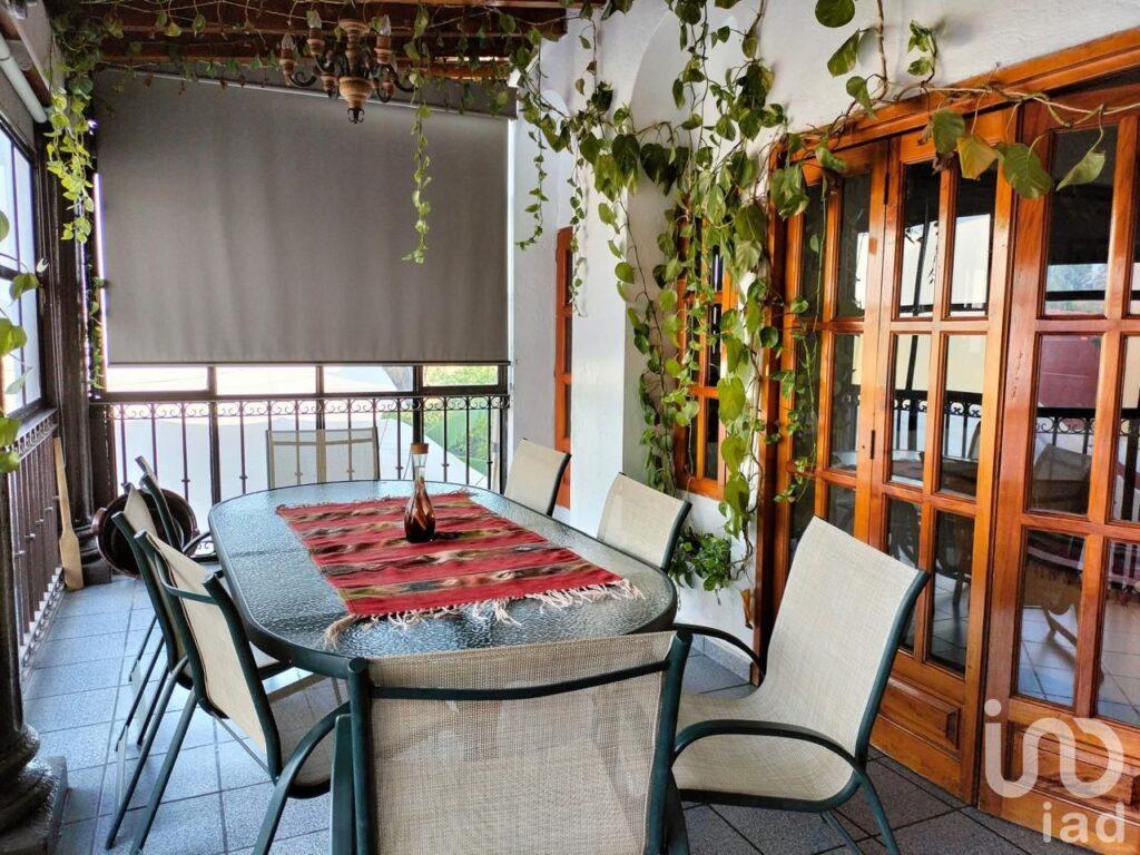 RENTA DE DEPARTAMENTO EN EL CENTRO DE CUERNAVACA A TRES CUADRAS DE LA PLAZA DE ARMAS.