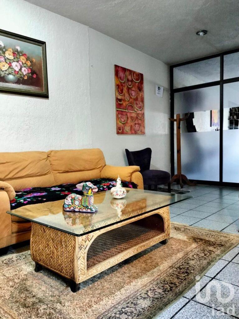 RENTA DE DEPARTAMENTO EN EL CENTRO DE CUERNAVACA A TRES CUADRAS DE LA PLAZA DE ARMAS.