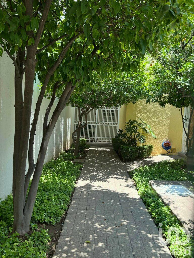 CASA EN VENTA EN  JARDINES DE LA CONCEPCION 2DA SECCIÓN