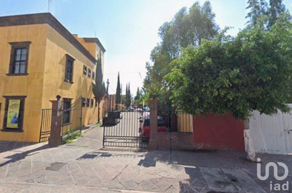CASA EN VENTA EL PUEBLITO ZONA CENTRO PRIVADA HEROICO COLEGIO MILITAR "ATENCION INVERSIONISTAS"