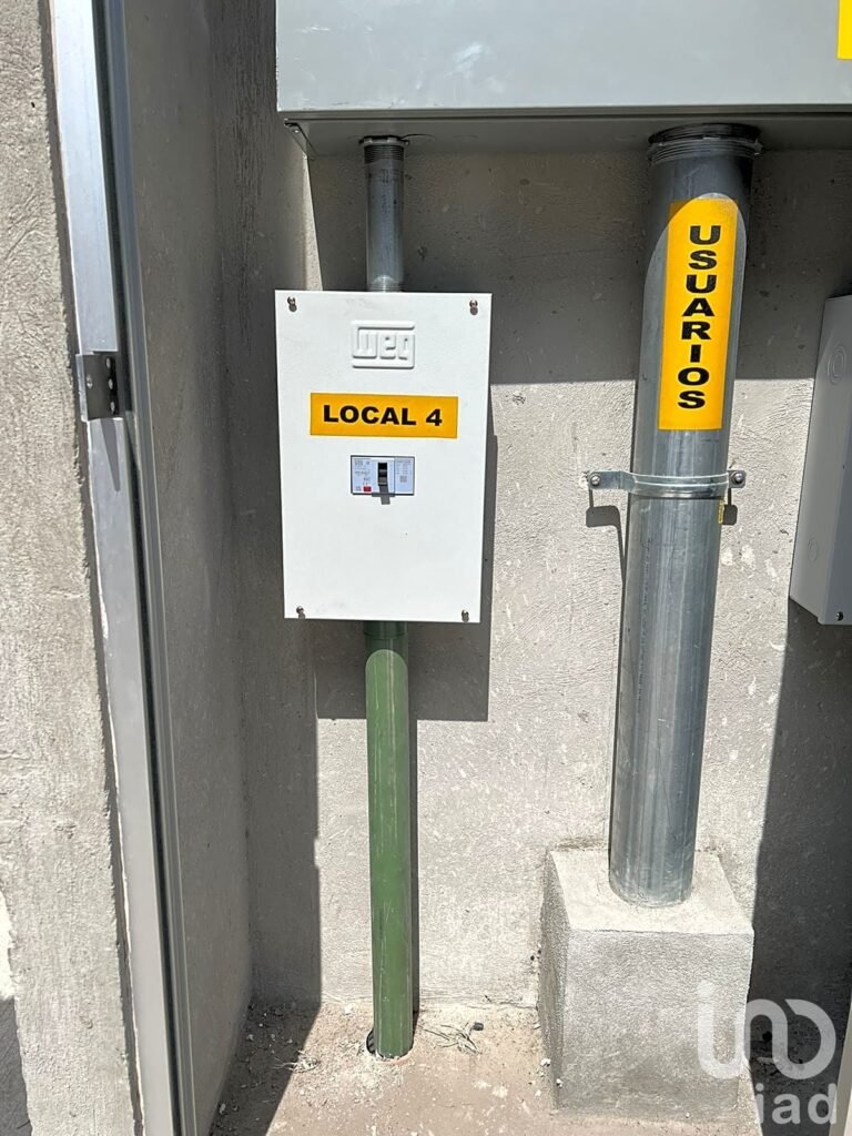 LOCAL COMERCIAL EN RENTA EN LA PIAZZA, ATOTONILCO DE TULA