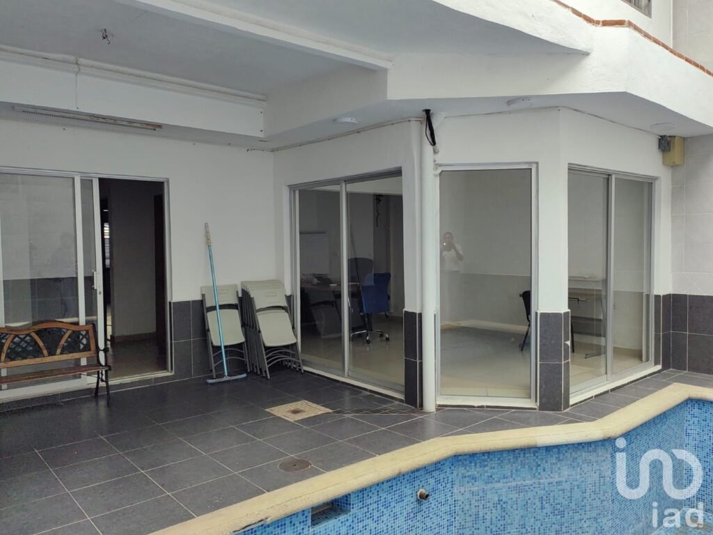 CASA CON MULTIPLES ESPACIOS PARA CORPORATIVOS, OFICINAS, ESCUELAS EN EL CENTRO DE CANCUN, Q.ROO