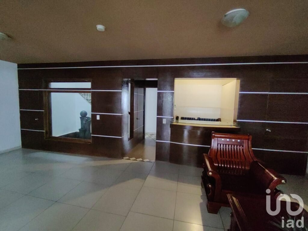 CASA CON MULTIPLES ESPACIOS PARA CORPORATIVOS, OFICINAS, ESCUELAS EN EL CENTRO DE CANCUN, Q.ROO