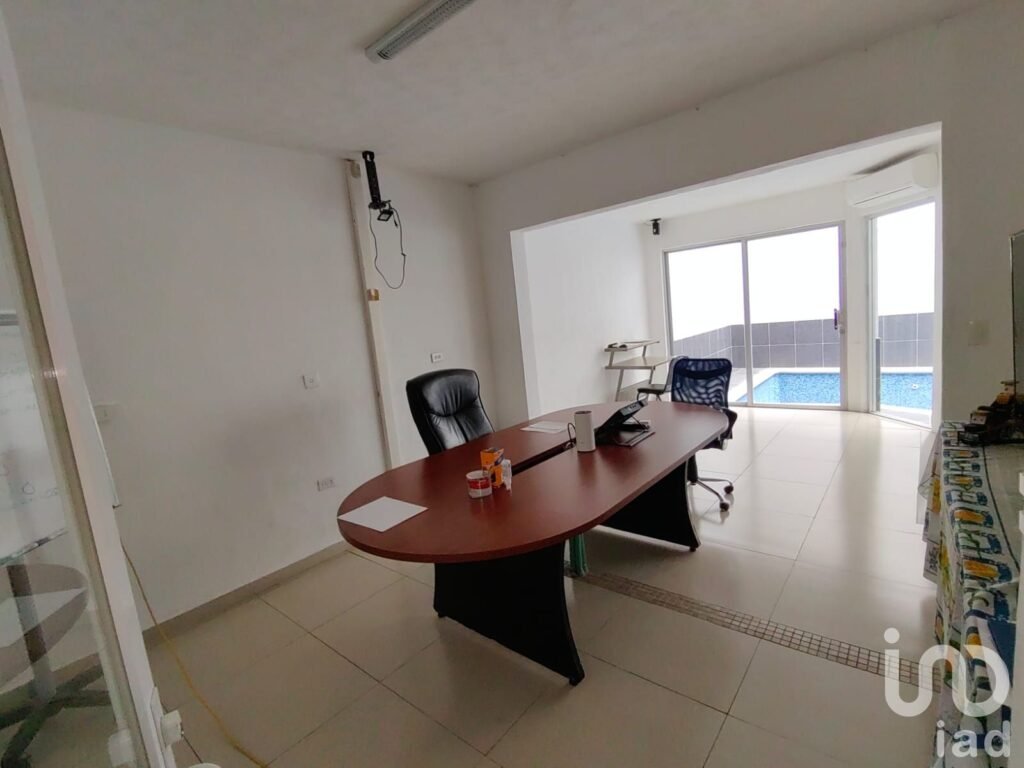 CASA CON MULTIPLES ESPACIOS PARA CORPORATIVOS, OFICINAS, ESCUELAS EN EL CENTRO DE CANCUN, Q.ROO
