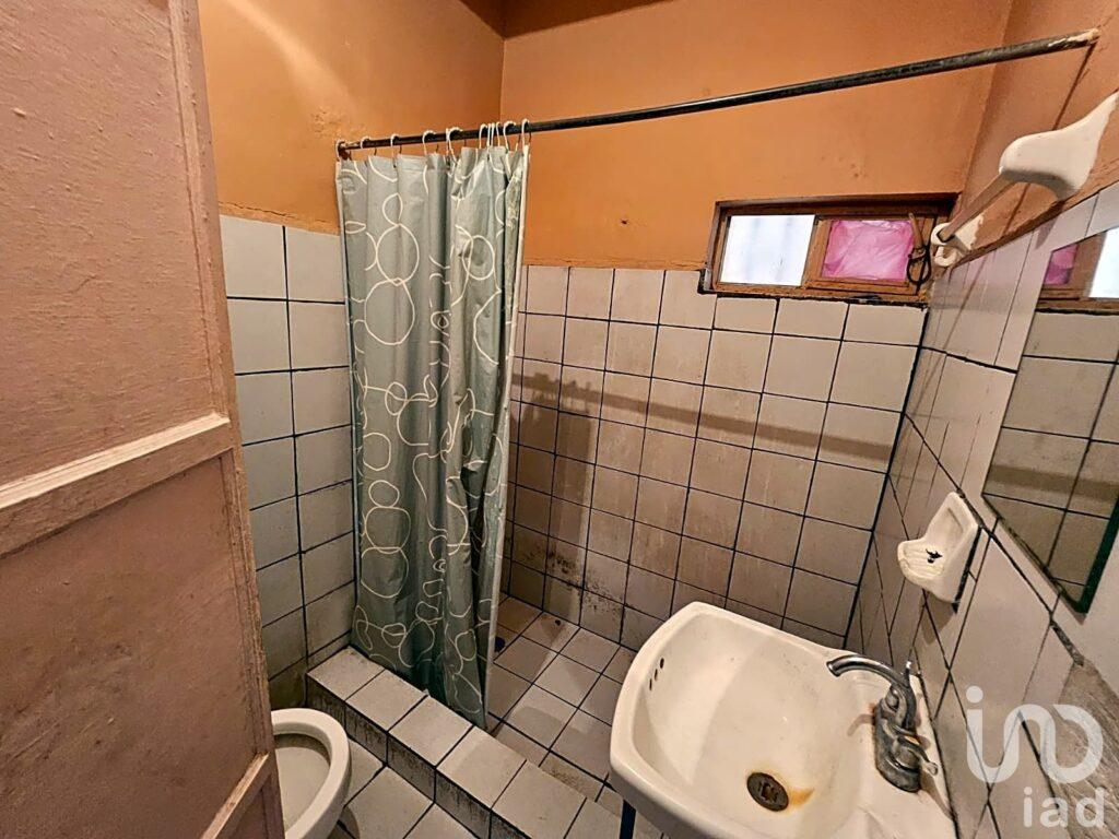 SE VENDE CASA POR EJE VIAL Y BLVD ZARAGOZA