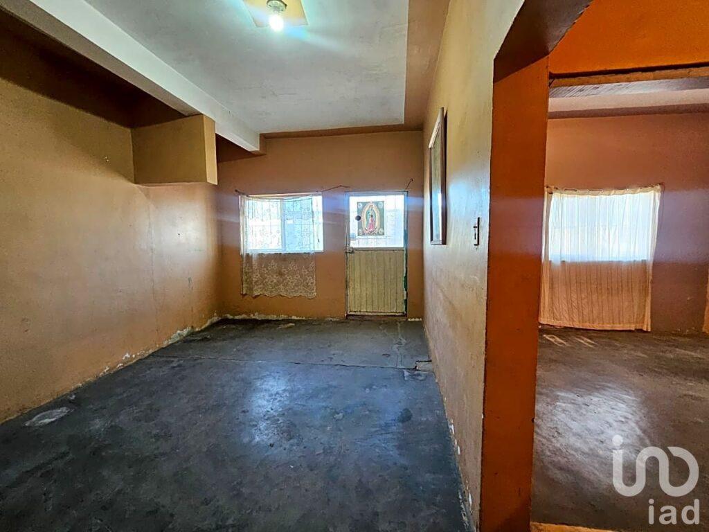 SE VENDE CASA POR EJE VIAL Y BLVD ZARAGOZA