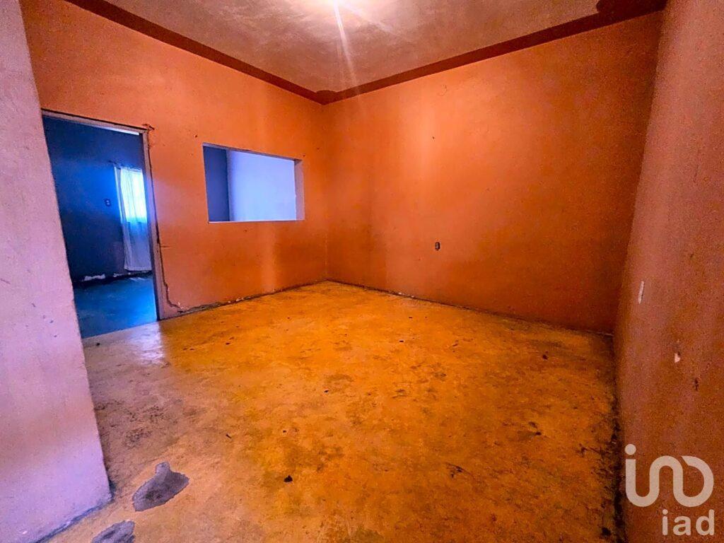 SE VENDE CASA POR EJE VIAL Y BLVD ZARAGOZA