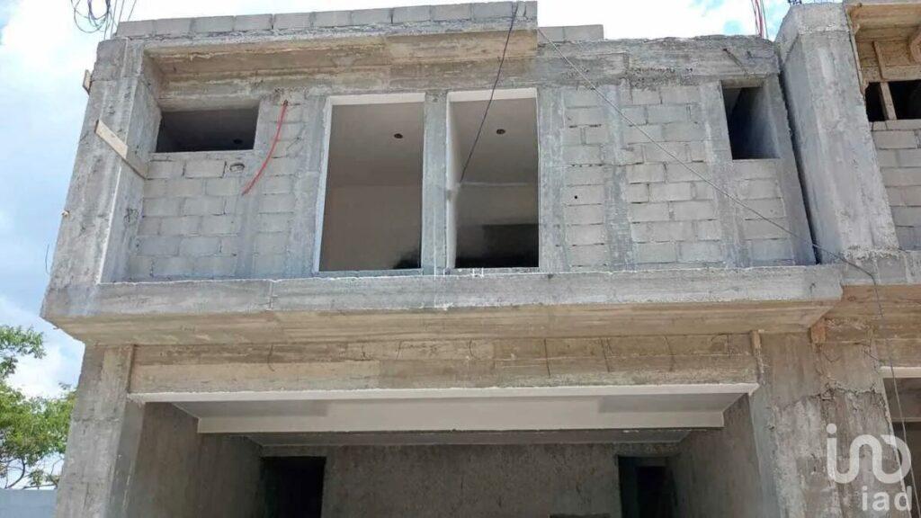 CASA EN PRE-VENTA EN RESIDENCIAL PRIVADA EN LOS LAGUITOS