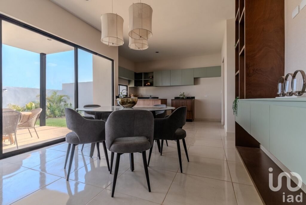 CASA EN VENTA DENTRO RESIDENCIAL CONKAL MERIDA YUCATAN