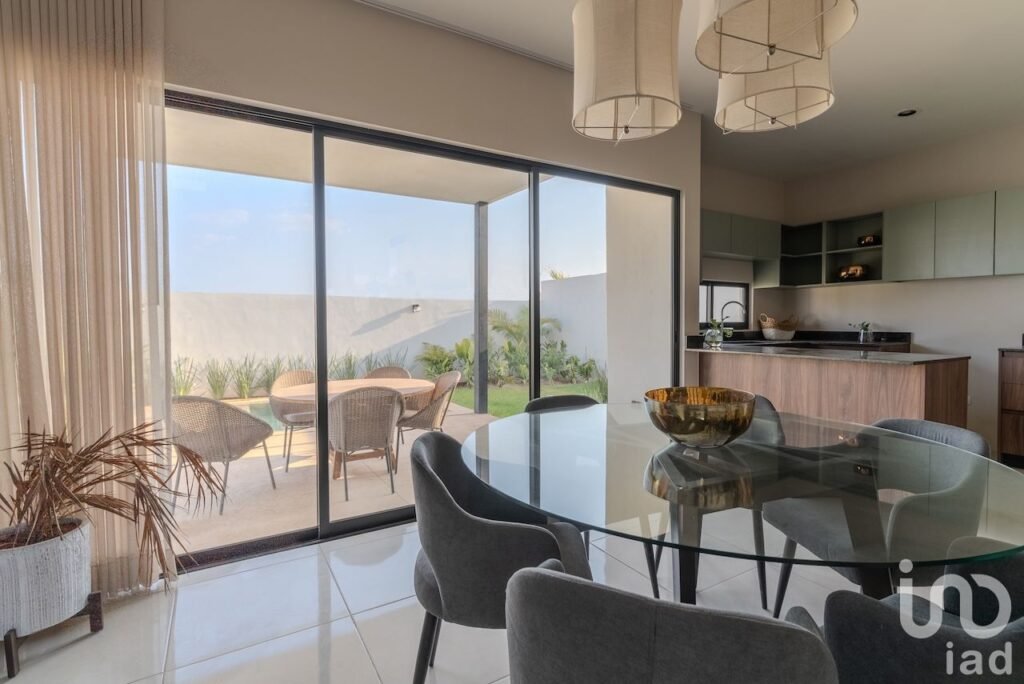 CASA EN VENTA DENTRO RESIDENCIAL CONKAL MERIDA YUCATAN