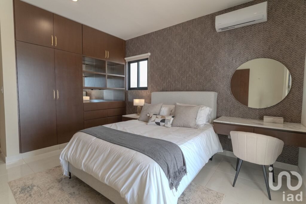 CASA EN VENTA DENTRO RESIDENCIAL CONKAL MERIDA YUCATAN