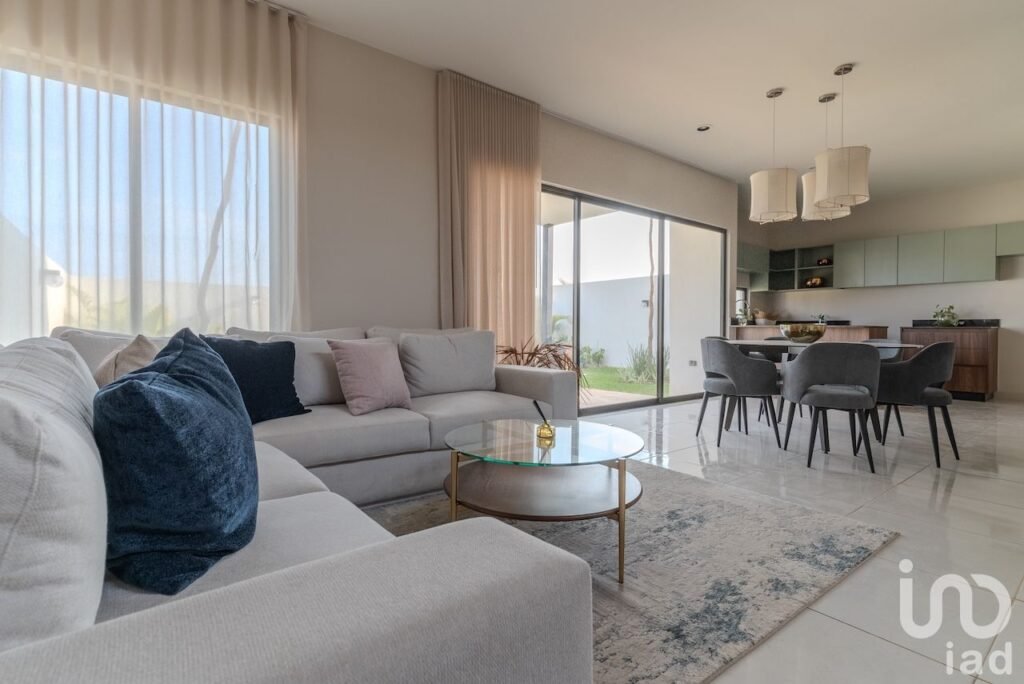 CASA EN VENTA DENTRO RESIDENCIAL CONKAL MERIDA YUCATAN