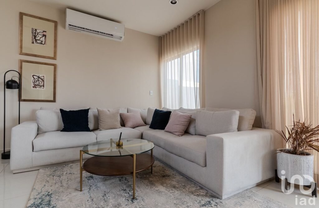 CASA EN VENTA DENTRO RESIDENCIAL CONKAL MERIDA YUCATAN