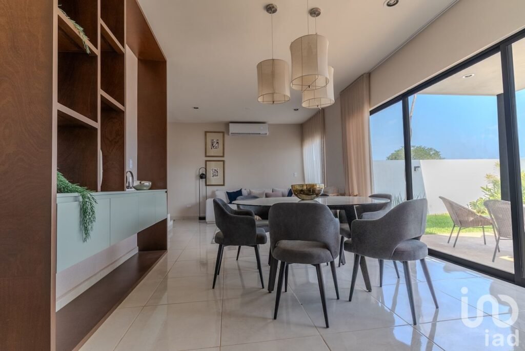 CASA EN VENTA DENTRO RESIDENCIAL CONKAL MERIDA YUCATAN