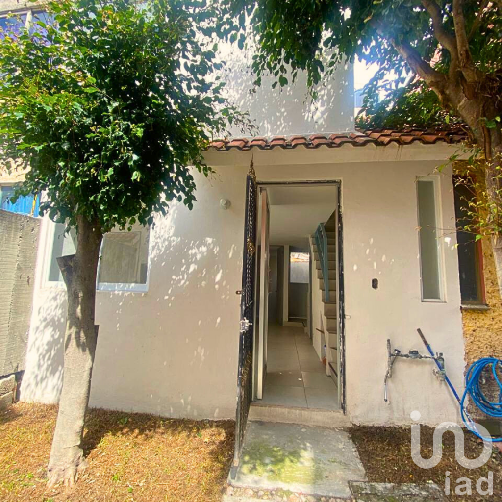 CASA EN 11 SUR Y PERIFERICO CON TRES RECAMARAS EN FRACCIONAMIENTO CERRADO EN VENTA