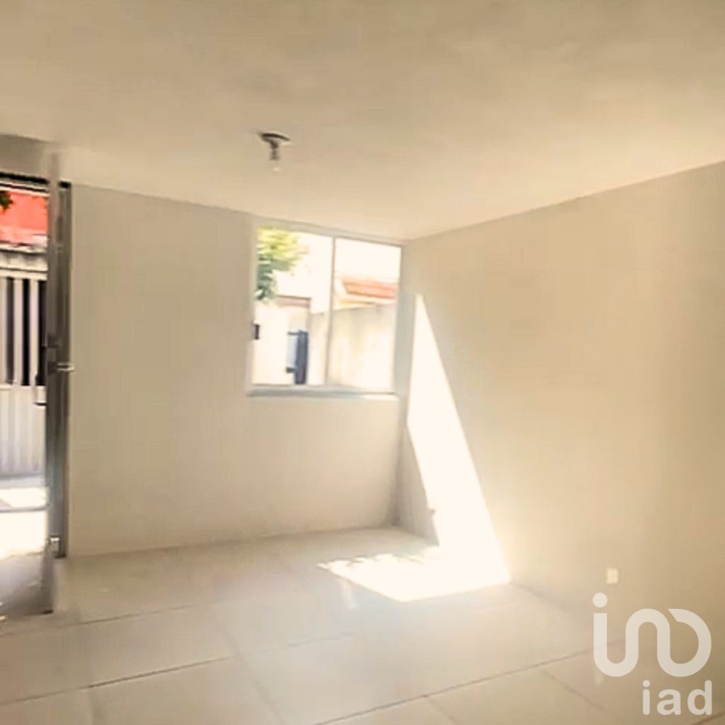 CASA EN 11 SUR Y PERIFERICO CON TRES RECAMARAS EN FRACCIONAMIENTO CERRADO EN VENTA