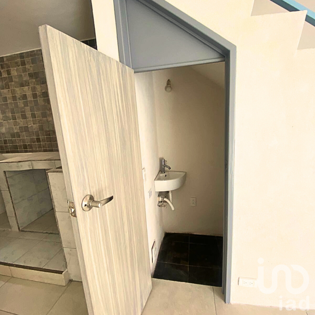 CASA EN 11 SUR Y PERIFERICO CON TRES RECAMARAS EN FRACCIONAMIENTO CERRADO EN VENTA