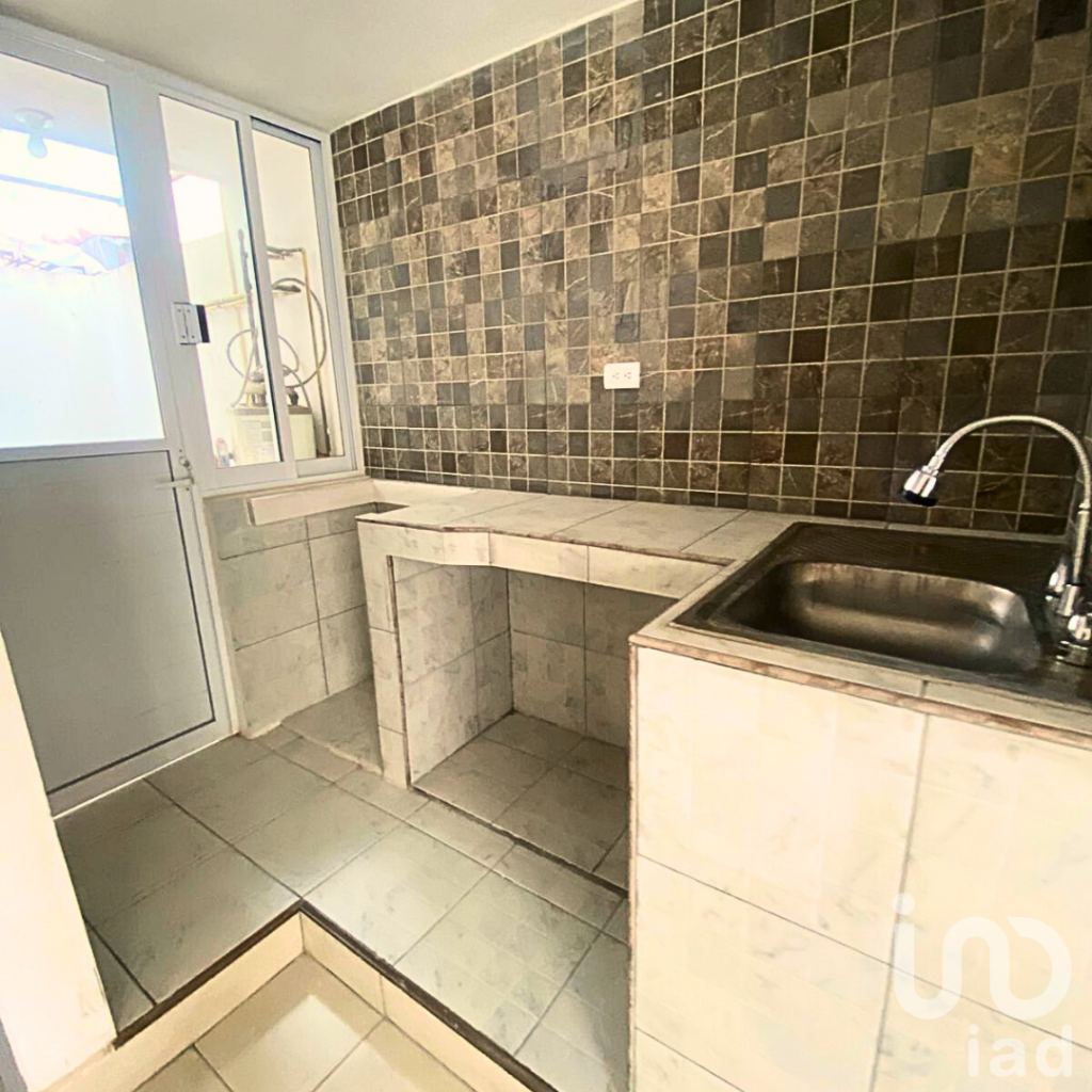 CASA EN 11 SUR Y PERIFERICO CON TRES RECAMARAS EN FRACCIONAMIENTO CERRADO EN VENTA