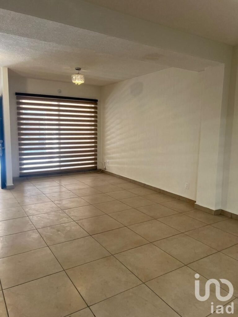 CASA EN VENTA EN LAS AMERICAS ECATEPEC, EN EL FRACCIONAMIENTO LAS AMERICAS III (MONTICULO)