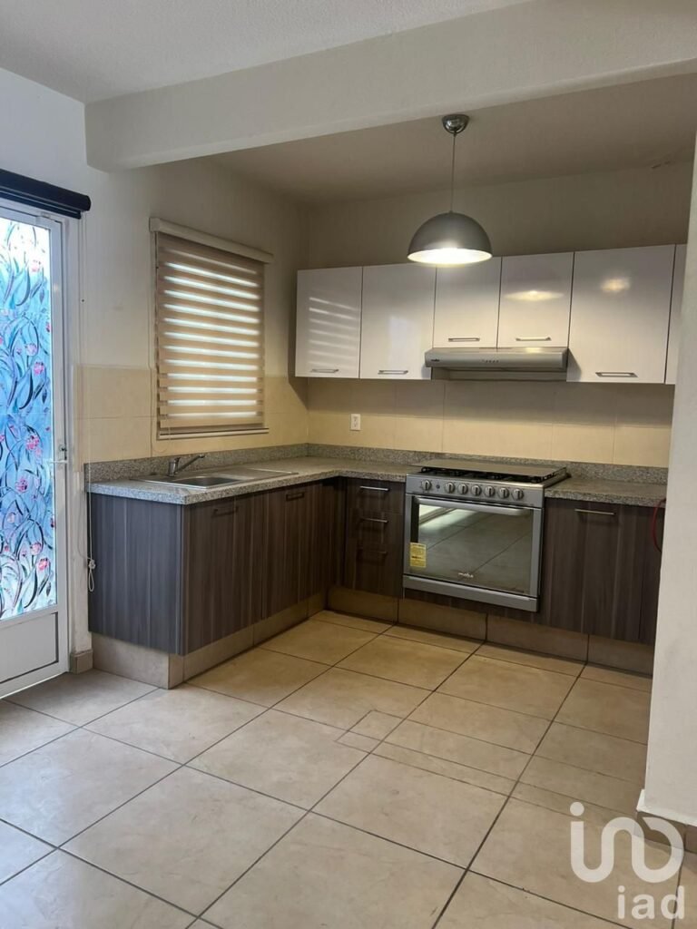 CASA EN VENTA EN LAS AMERICAS ECATEPEC, EN EL FRACCIONAMIENTO LAS AMERICAS III (MONTICULO)