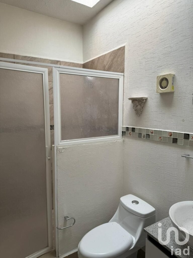 CASA EN VENTA EN LAS AMERICAS ECATEPEC, EN EL FRACCIONAMIENTO LAS AMERICAS III (MONTICULO)