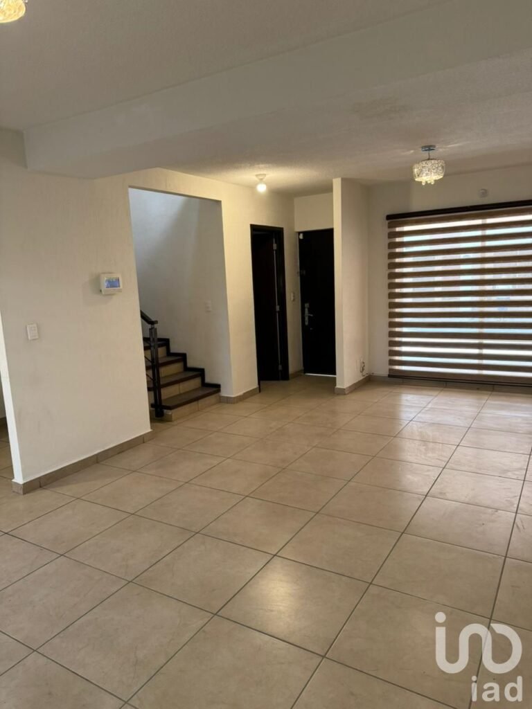 CASA EN VENTA EN LAS AMERICAS ECATEPEC, EN EL FRACCIONAMIENTO LAS AMERICAS III (MONTICULO)