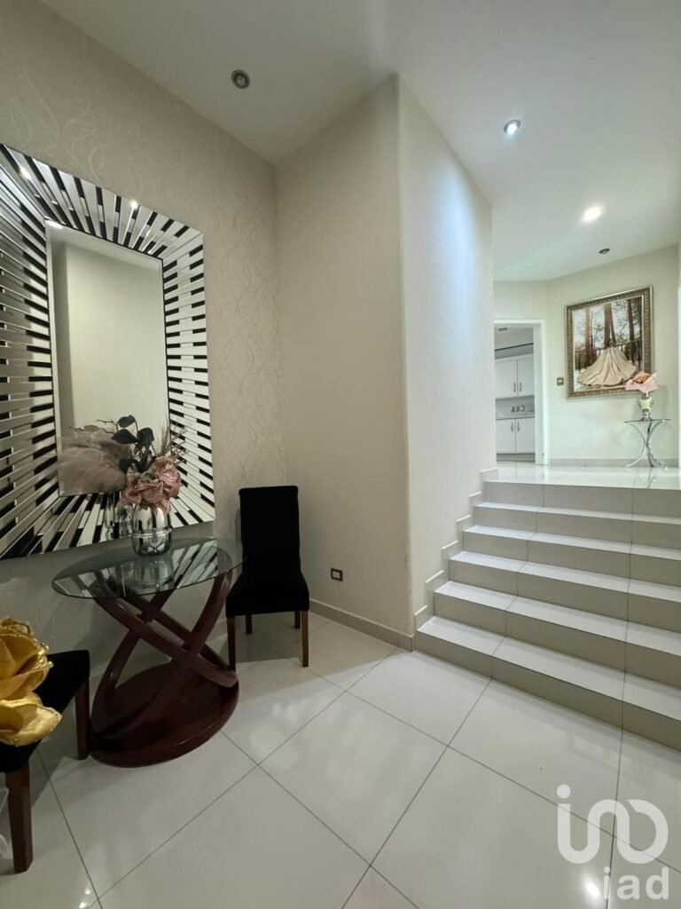 VENTA DE CASA EN COLINAS DE SAN MIGUEL  3 NIVELES , CULIACAN, SIN.