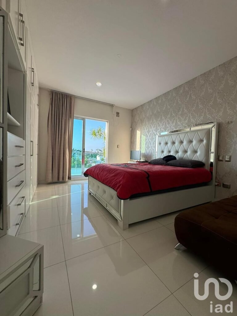 VENTA DE CASA EN COLINAS DE SAN MIGUEL  3 NIVELES , CULIACAN, SIN.