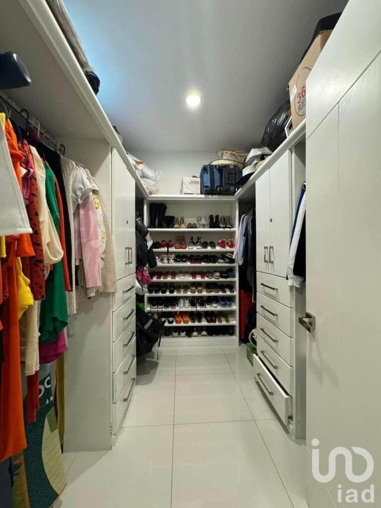 VENTA DE CASA EN COLINAS DE SAN MIGUEL  3 NIVELES , CULIACAN, SIN.