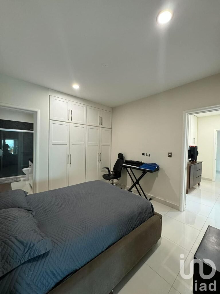 VENTA DE CASA EN COLINAS DE SAN MIGUEL  3 NIVELES , CULIACAN, SIN.