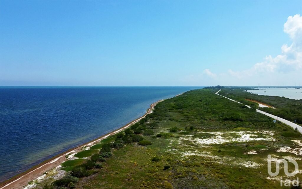 LOTE FRENTE AL MAR EN VENTA, SANTA CLARA, YUCATAN