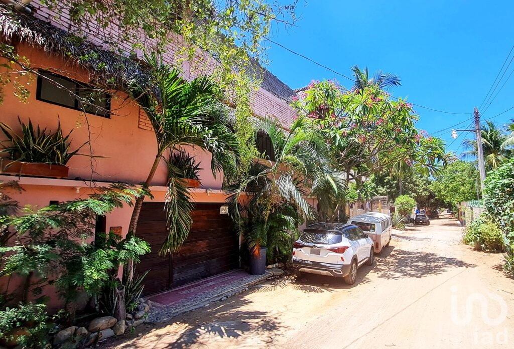 CASA CON VISTA AL MAR A 3 MINUTOS DE PLAYA ZICATELA, PUERTO ESCONDIDO