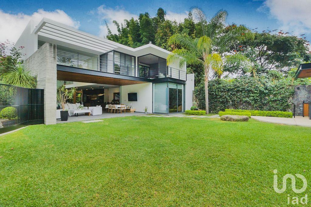 Exclusiva casa dentro de fraccionamiento en zona norte de Cuernavaca