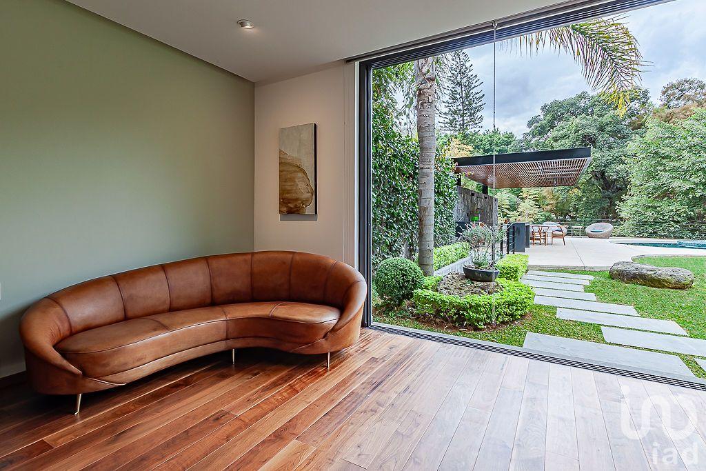 Exclusiva casa dentro de fraccionamiento en zona norte de Cuernavaca