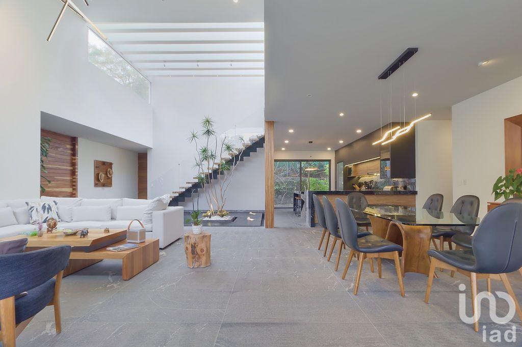 Exclusiva casa dentro de fraccionamiento en zona norte de Cuernavaca