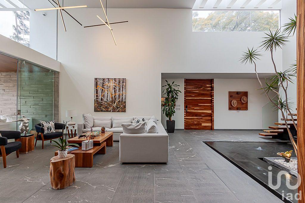 Exclusiva casa dentro de fraccionamiento en zona norte de Cuernavaca