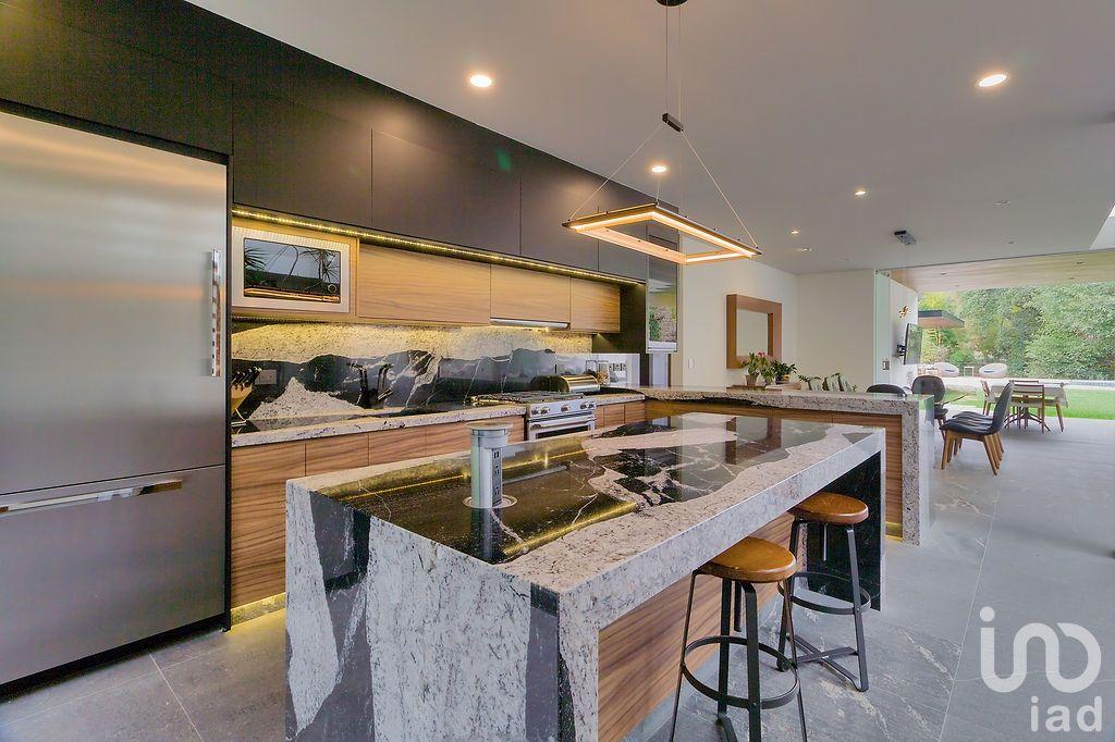 Exclusiva casa dentro de fraccionamiento en zona norte de Cuernavaca