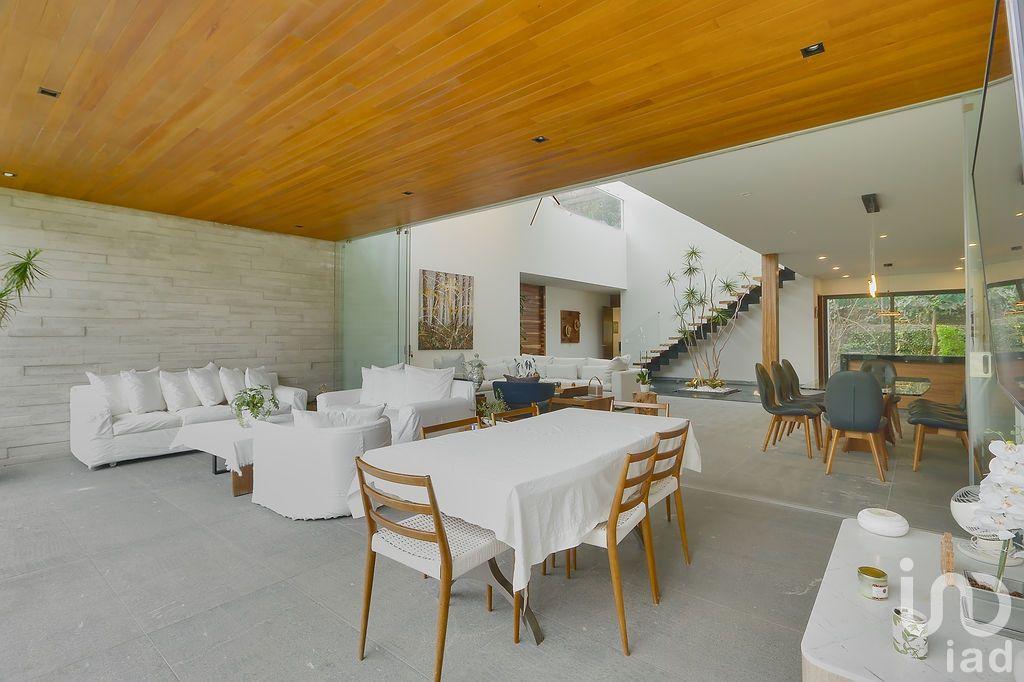 Exclusiva casa dentro de fraccionamiento en zona norte de Cuernavaca