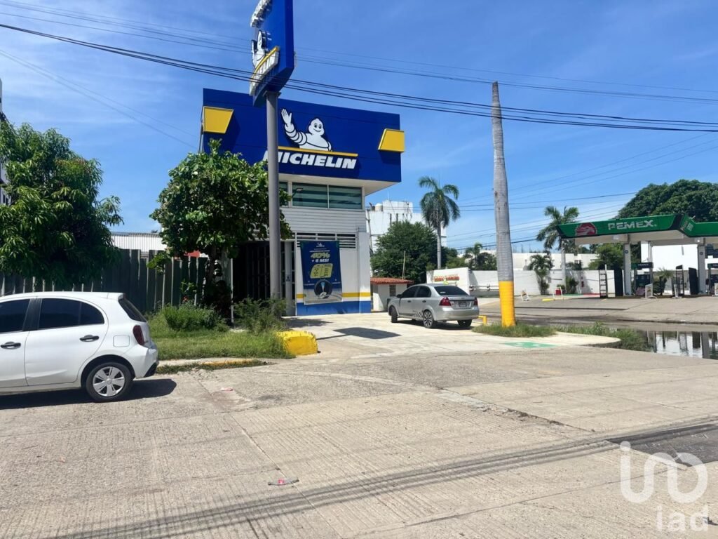 LOCAL COMERCIAL CON BODEGA EN VENTA , EN BOULEVARD DE LAS NACIONES ACAPULCO DE JUAREZ GUERRERO