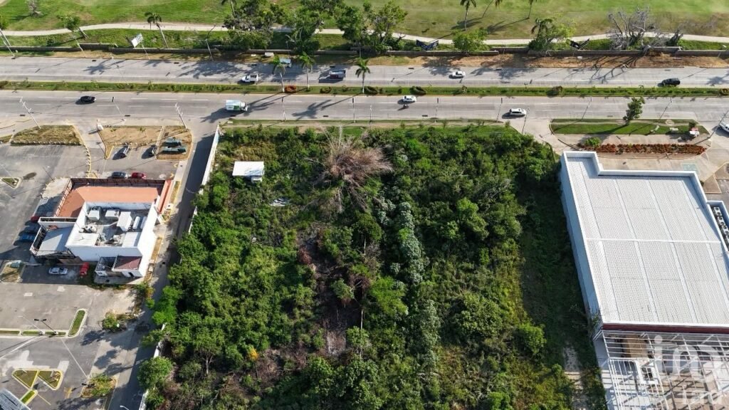 TERRENO COMERCIAL EN VENTA SOBRE BOULEVARD DE LAS NACIONES ACAPULCO DE JUAREZ